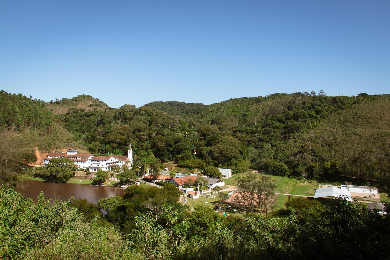 Hotel Fazenda Santa Barbara エンジェニェイロ・パウロ・デ・フロンチン エクステリア 写真